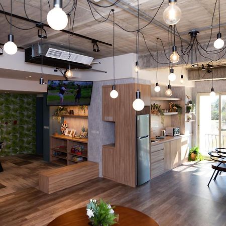 Lovestar Lakeside Hotel - Stars Building Нануан Екстериор снимка