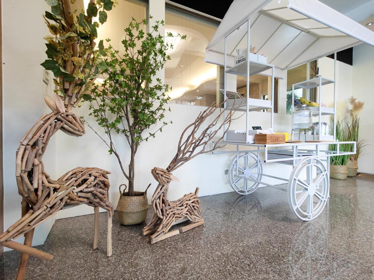 Lovestar Lakeside Hotel - Stars Building Нануан Екстериор снимка