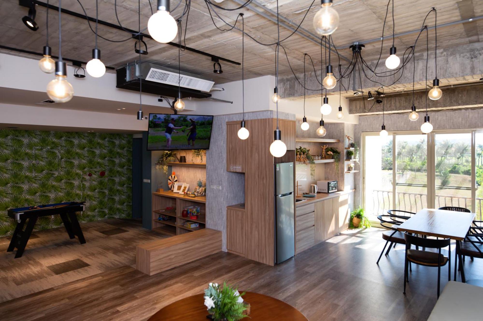Lovestar Lakeside Hotel - Stars Building Нануан Екстериор снимка